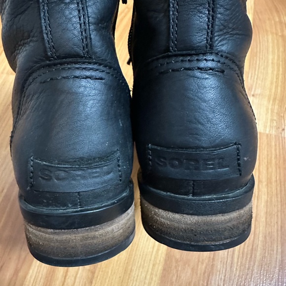 Women's Black Shearling Lined Boots - Picture 2 of 4